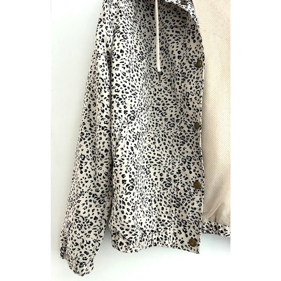 Volcom Womenโs XS Enemy Stone Animal Print Light Hooded Jacket - Picture 5 of 10